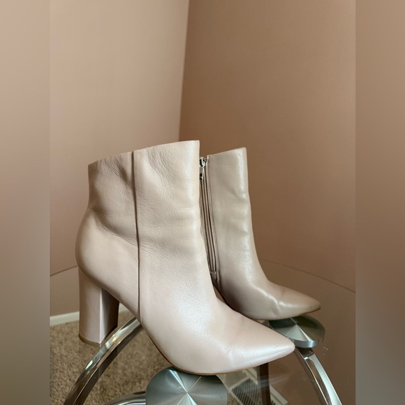 Marc Fisher Leather Block Heel Booties Nude - Picture 1 of 8